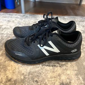 Men’s New Balance trail shoe size 11